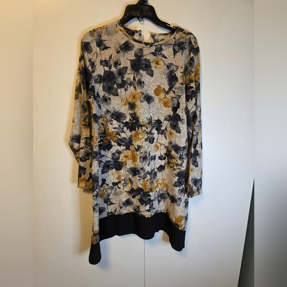 Tavin Floral Long Sleeve Dress with Asymmetrical Hem Size 10